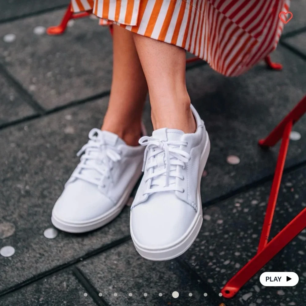 OluKai Pehuea Lī ‘Ili Women's White Leather Sneakers 8.5‎ like new